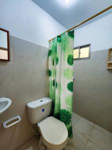 Bilik mandi di Céntrico apartamento en Coveñas 3