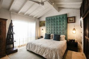 En eller flere senge i et værelse på Residencias del Encanto + 13 billeder