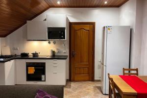 Η κουζίνα ή μικρή κουζίνα στο T1 perto do centro histórico de Sintra