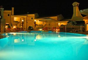 Bazén v ubytování Mediterranean Blue nebo v jeho okolí
