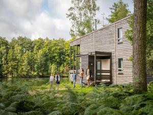 Afbeelding uit fotogalerij van Elegant Mansion with Pools in Antoing