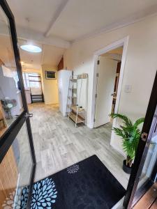 Kuchyň nebo kuchyňský kout v ubytování LKNZ Lodge & Cafe