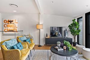 Posezení v ubytování Artscape, Newtown Villa