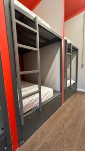 Hostel Distrito 011客房内的一张或多张床位
