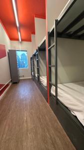 Hostel Distrito 011客房内的一张或多张床位