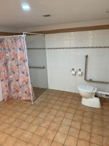 Phòng tắm tại Surfers Paradise - Huge Family Apartment +19 ảnh