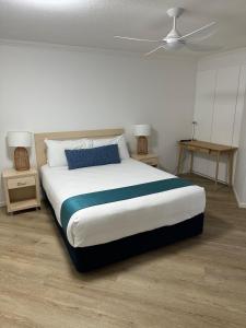Giường trong phòng chung tại Surfers Paradise - Huge Family Apartment