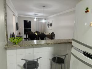 Centro de Guarapari 3 quartos, dois com Ar的厨房或小厨房