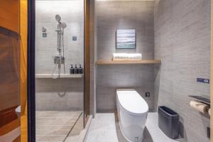 Kamar mandi di Atour Hotel Changsha Xingsha Economic Development Zone Sanyi Road