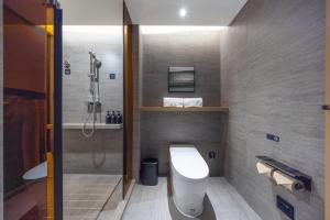 Kamar mandi di Atour Hotel Changsha Xingsha Economic Development Zone Sanyi Road