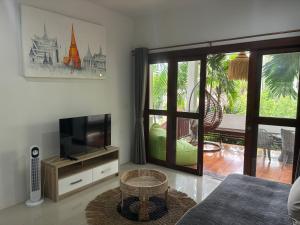 TV a/nebo společenská místnost v ubytování Shanti samui Resort