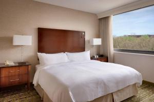 Posteľ alebo postele v izbe v ubytovaní Salt Lake City Marriott University Park