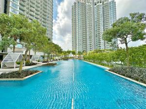 Bazén v ubytování Teega Suites Puteri Harbour By Stayrene nebo v jeho okolí