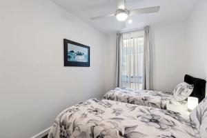 The Dolphins 1 1-10 Strangways Tce Port Elliot - No Linen Included客房内的一张或多张床位
