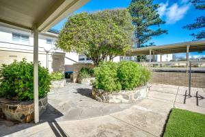 The Dolphins 1 1-10 Strangways Tce Port Elliot - No Linen Included外面的花园