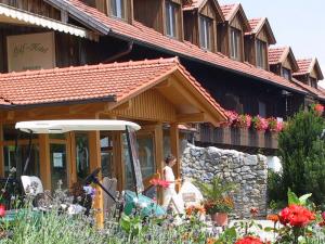Ein Garten an der Unterkunft ANETSEDER Landhotel & Lofts