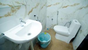 Koupelna v ubytování Divya Comforts- 2BHK + 21 fotografií