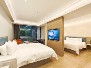 Postel nebo postele na pokoji v ubytování Yizhi Hotel - Guangzhou Tower Metro Station Pazhou Convention and Exhibition Center Branch