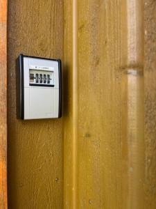 a electrical outlet on a wooden wall at Maison Lac du Der in Giffaumont-Champaubert