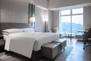Postel nebo postele na pokoji v ubytování Chongqing Marriott Hotel + 74 fotografií