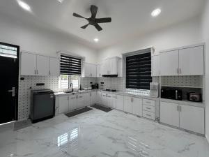 Una cocina o cocineta en Villa Huda
