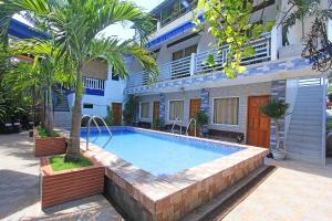 Bazén v ubytování Foxtail Siargao Island Guesthouse nebo v jeho okolí