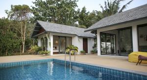 Koyao Bay Pavilions - Beach Resort and Pool Villas内部或周边的泳池