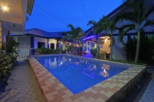 Bazén v ubytování Foxtail Siargao Island Guesthouse nebo v jeho okolí