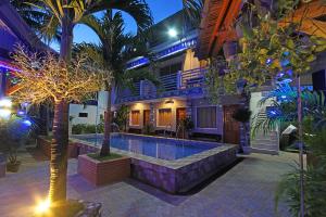 Bazén v ubytování Foxtail Siargao Island Guesthouse nebo v jeho okolí