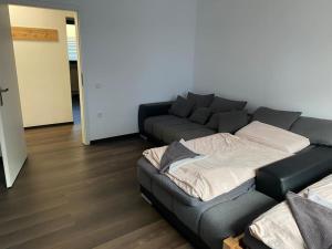 a living room with a couch and a bed at 1 Zimmer Ferienwohnung in Essen in Essen