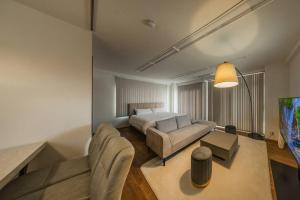 Tempat tidur dalam kamar di 渋谷駅電車1分 恵比寿駅徒歩2分 85平米最大6名 東京 新宿 上野 銀座 池袋 築地直通