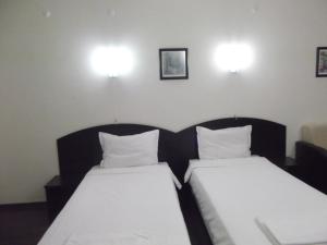 Postel nebo postele na pokoji v ubytování Hotel Enchevi