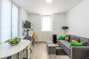 Μια τηλεόραση ή/και κέντρο ψυχαγωγίας στο Cozy Corner 77 - Appt avec jardin pour 4
