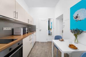 Kuchyň nebo kuchyňský kout v ubytování Enjoy Downtown Boutique Apartments #12 by Goodnite cz