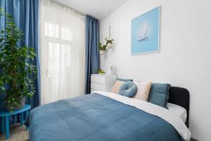 Postel nebo postele na pokoji v ubytování Enjoy Downtown Boutique Apartments #12 by Goodnite cz