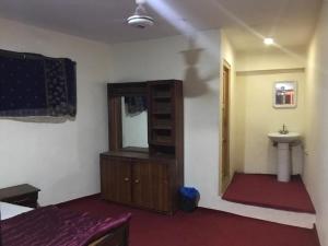 Μια τηλεόραση ή/και κέντρο ψυχαγωγίας στο Highlander inn Skardu