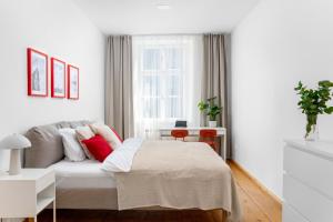 Postel nebo postele na pokoji v ubytování Enjoy Downtown Boutique Apartments #12 by Goodnite cz