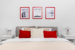 Postel nebo postele na pokoji v ubytování Enjoy Downtown Boutique Apartments #12 by Goodnite cz