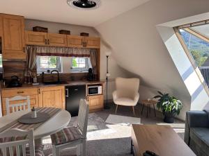 Kuchyňa alebo kuchynka v ubytovaní Apartmány Hanička