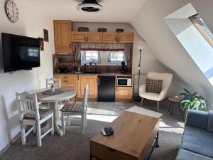 Kuchyňa alebo kuchynka v ubytovaní Apartmány Hanička