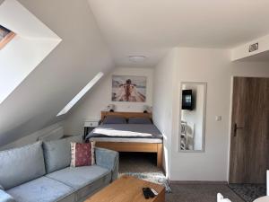 Posteľ alebo postele v izbe v ubytovaní Apartmány Hanička