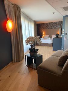 Кровать или кровати в номере Dali Hôtel Perpignan - Restaurant