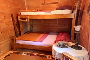 En eller flere senge i et værelse på Holiday Home Bojanka