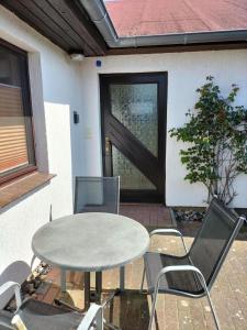 Patio nebo venkovní prostory v ubytování B1 Ferien-Bungalow Seewind Ostseebad Rerik