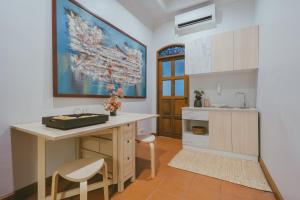 ครัวหรือมุมครัวของ Botan Boutique Hotel