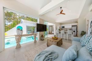 Swimmingpoolen hos eller tæt på Villa Mila in Bangpor Beach