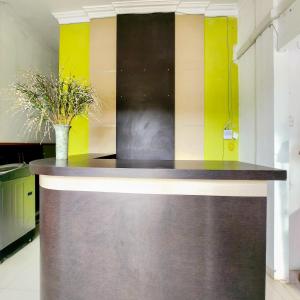 Η κουζίνα ή μικρή κουζίνα στο RedDoorz at Permata Hijau Batu Aji Batam