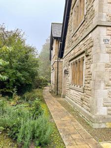 an old stone building with a path next to it at 2 Bed - 2 Bath - Duplex Apartment next to LBU-Headingley Centre-YCC Arena-Families-Relocators in Meanwood