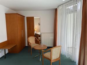a room with a table and chairs and a window at Stoertebeker-2 in Prerow