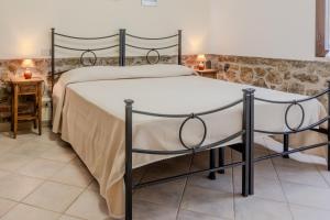 a bedroom with a large bed in a room at Agriturismo Brancalino in Magliano in Toscana